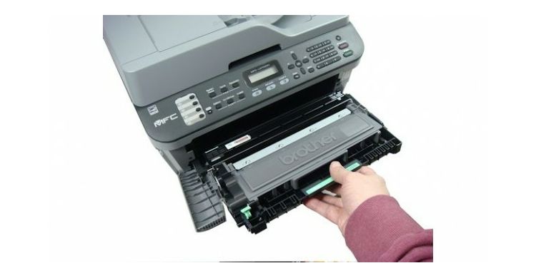 Brother MFC-L2700DN laserski printer i zamjenski toner TN-2320